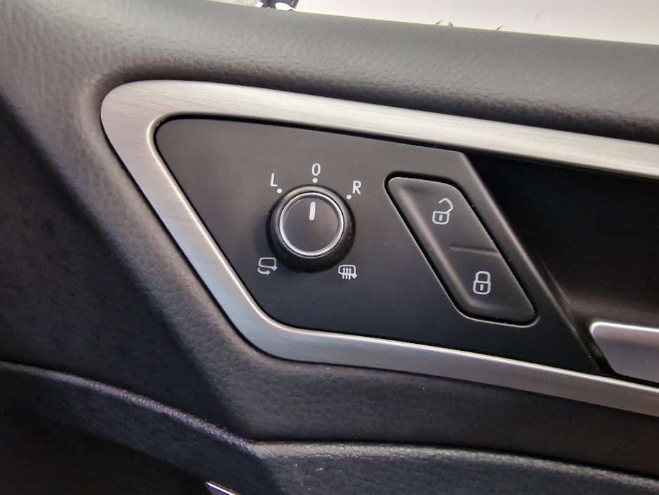 2014 Volkswagen Golf - image 15