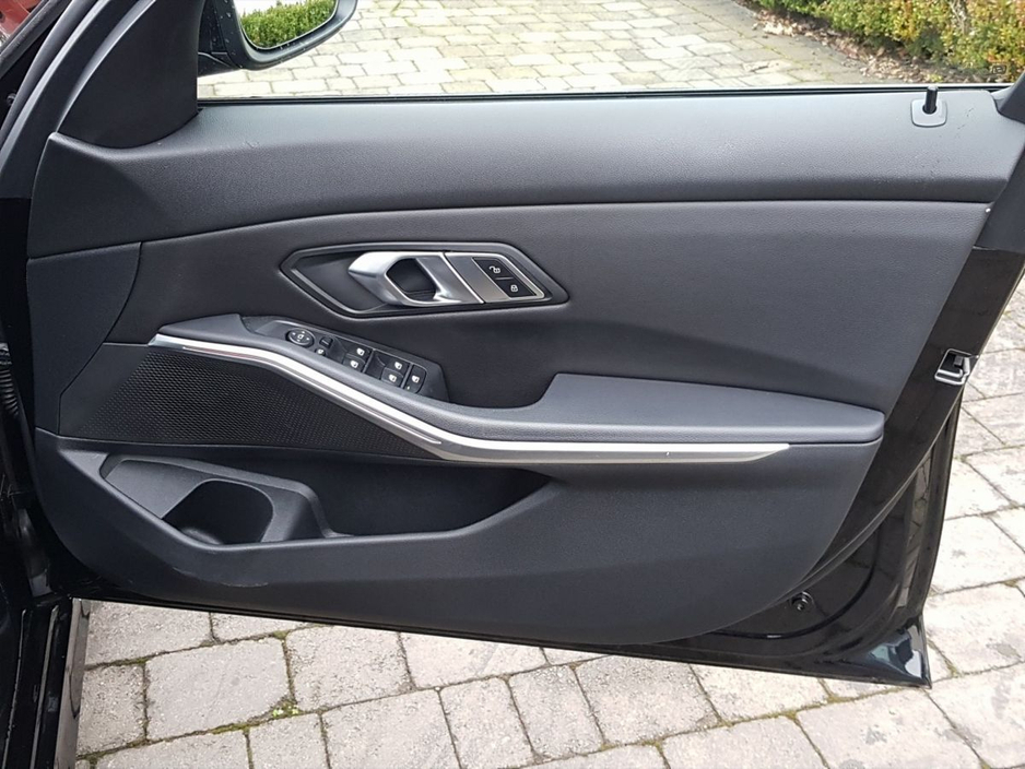 2022 BMW 3 Series 318d SE €39,995