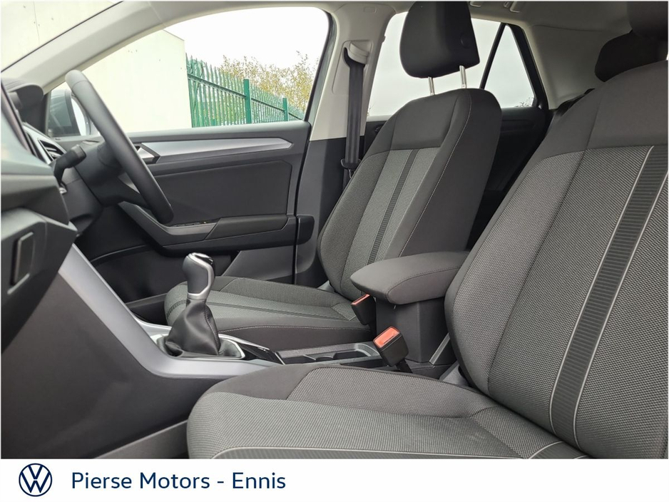 2025 Volkswagen T-Roc - image 7