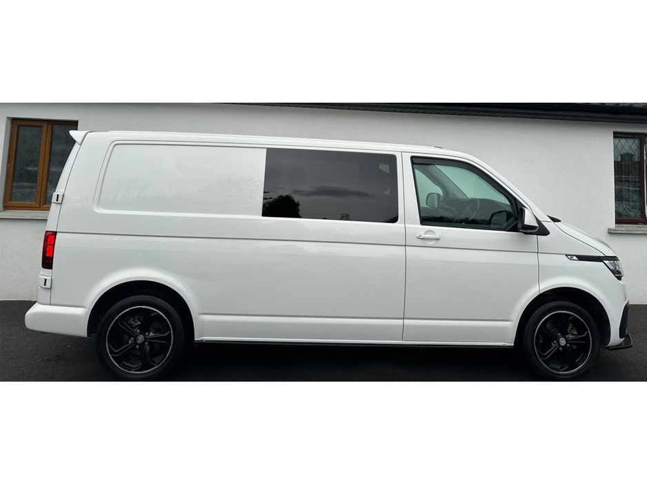 2021 Volkswagen Transporter - image 9