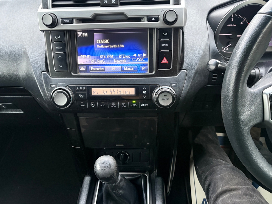 2016 Toyota Landcruiser - image 12