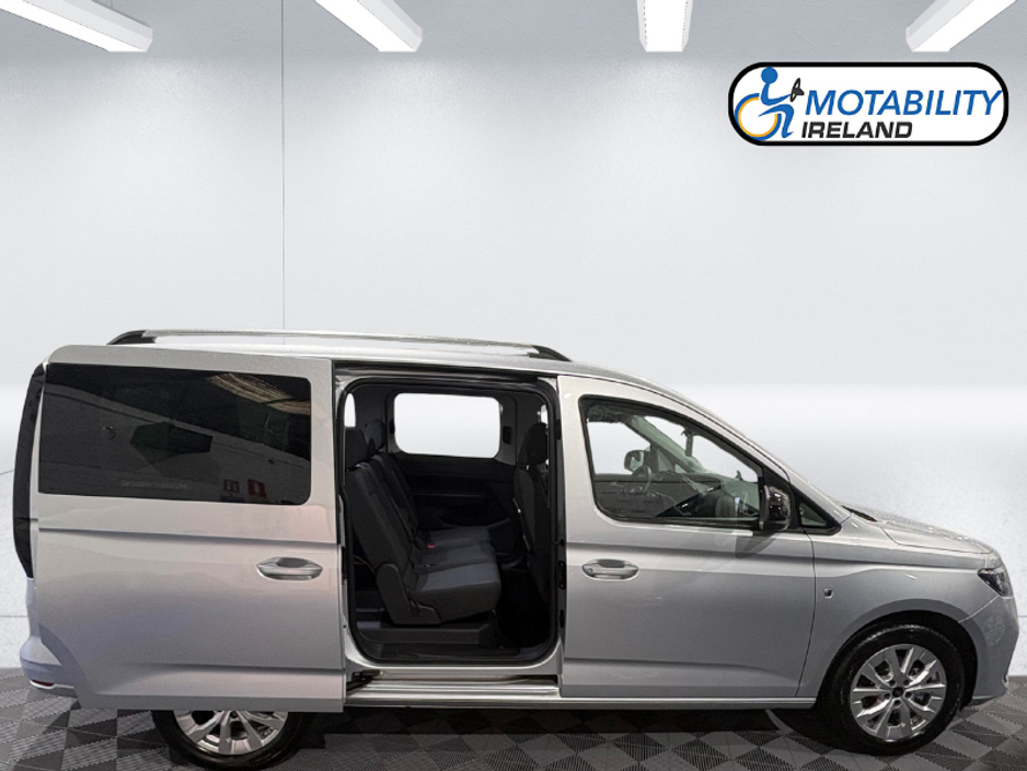 2025 Ford Tourneo Connect Wheelchair Accessible €41,995