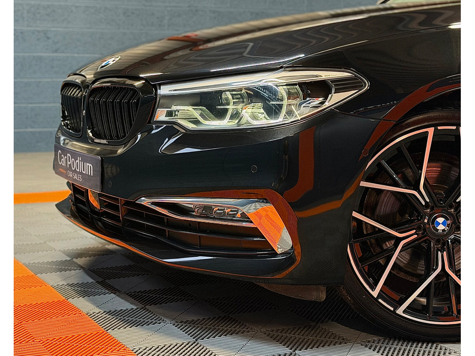 2017 BMW 5 Series - image 10