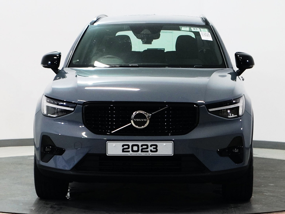 2023 Volvo XC40 - image 9