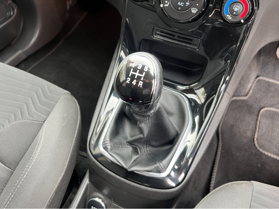 2016 Ford Fiesta - image 19