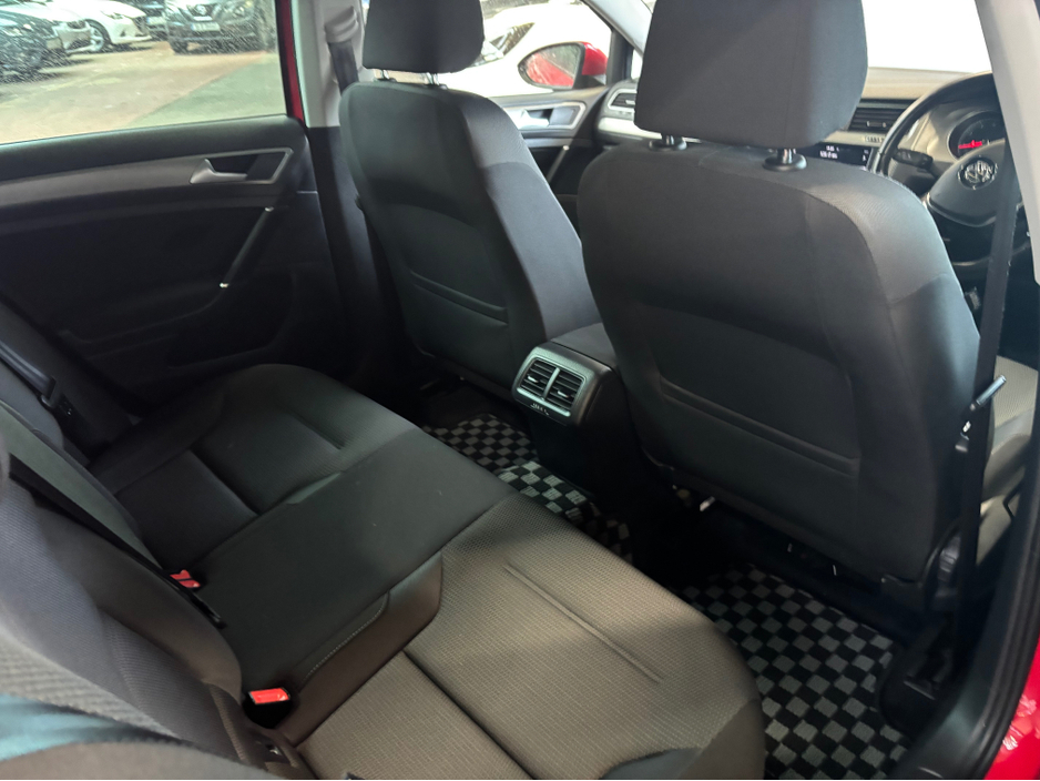 2017 Volkswagen Golf - image 3