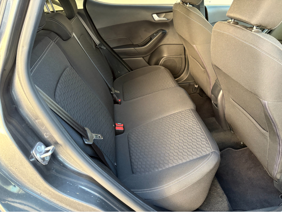 2022 Ford Fiesta - image 10