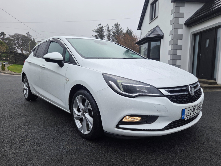 2019 Vauxhall Astra - image 8