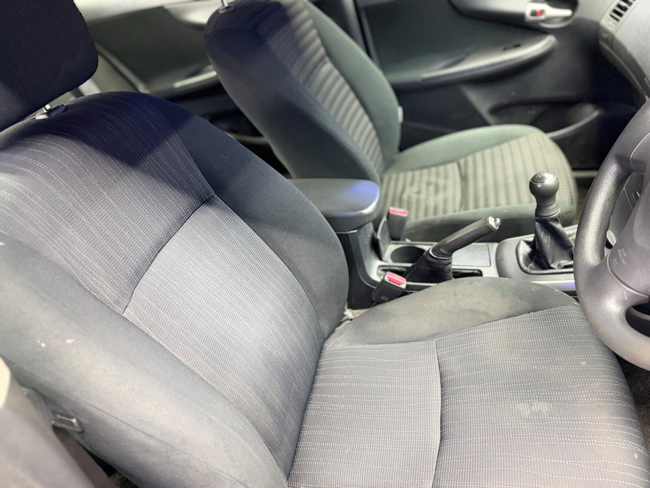 2007 Toyota Corolla - image 18