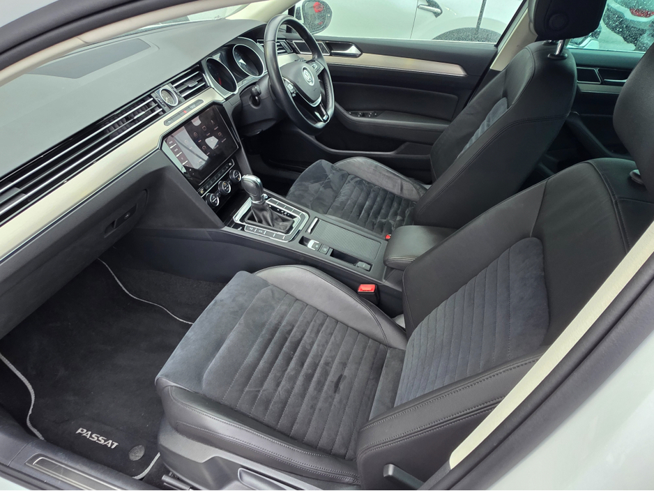 2020 Volkswagen Passat - image 18