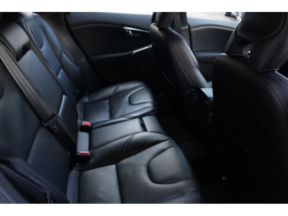 2016 Volvo V40 2.0D4 DYNAMIQUE EDITION 5DR HATCHBACK AUTOMATIC // 1 OWNER CAR WITH ONLY 56,000 KMS IN AS NEW CONDITION // BUY WITH CONFIDENCE AA AND SIMI APPROVED DEALER 2026 // FINANCE ARRANGED // TRADE INS WELCOME €15,950