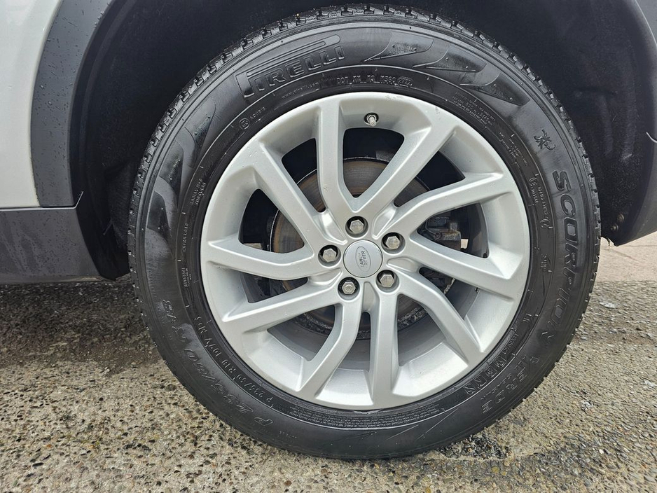 2018 Land Rover Discovery Sport - image 29