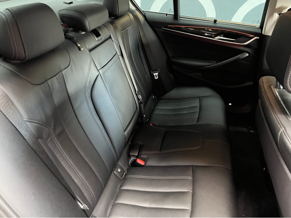 2018 BMW 5 Series - image 15