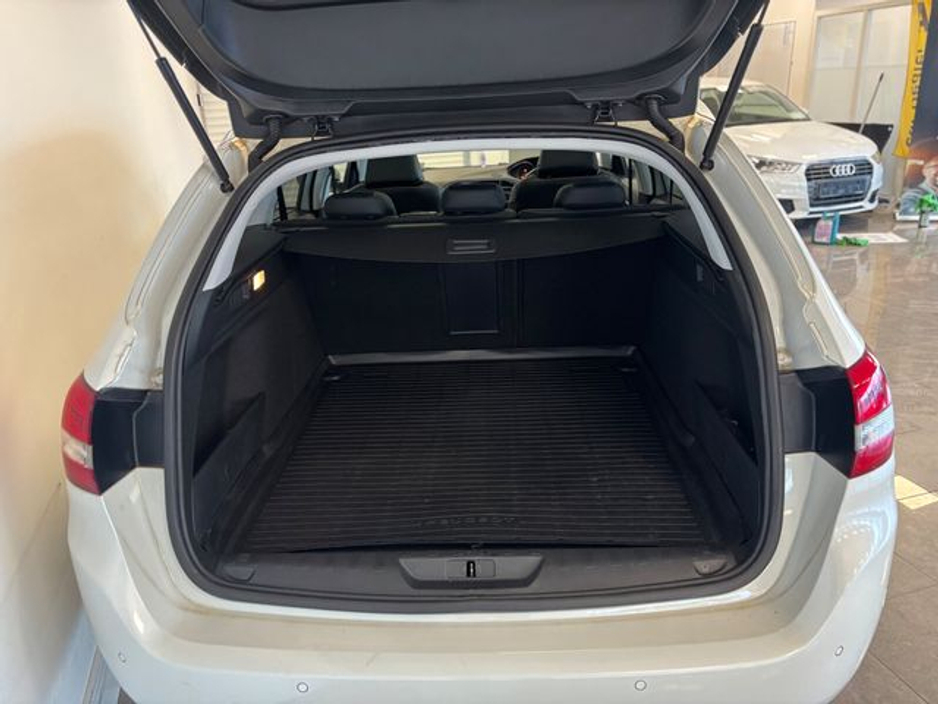 2019 Peugeot 308 1.5 BlueHDi 130bhp Auto Allure €13,950