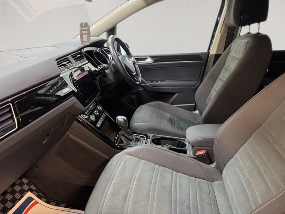 2021 Volkswagen Touran - image 17