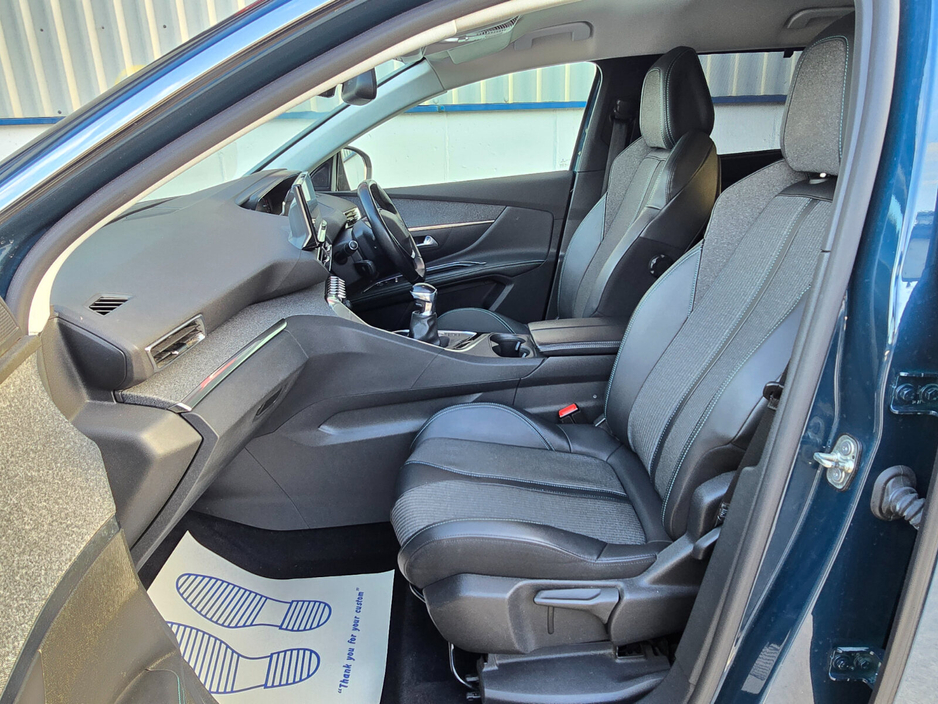 2022 Peugeot 5008 - image 17