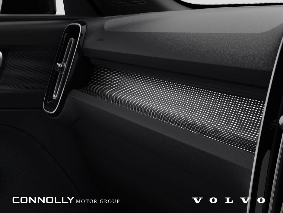 2026 Volvo EX40 - image 5