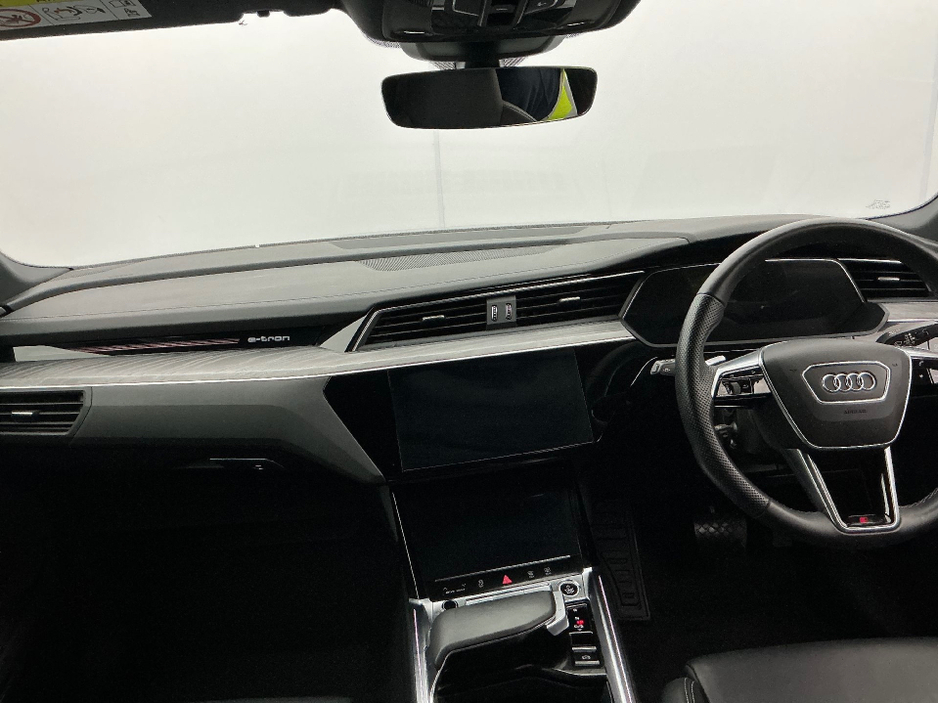 2022 Audi e-tron - image 2