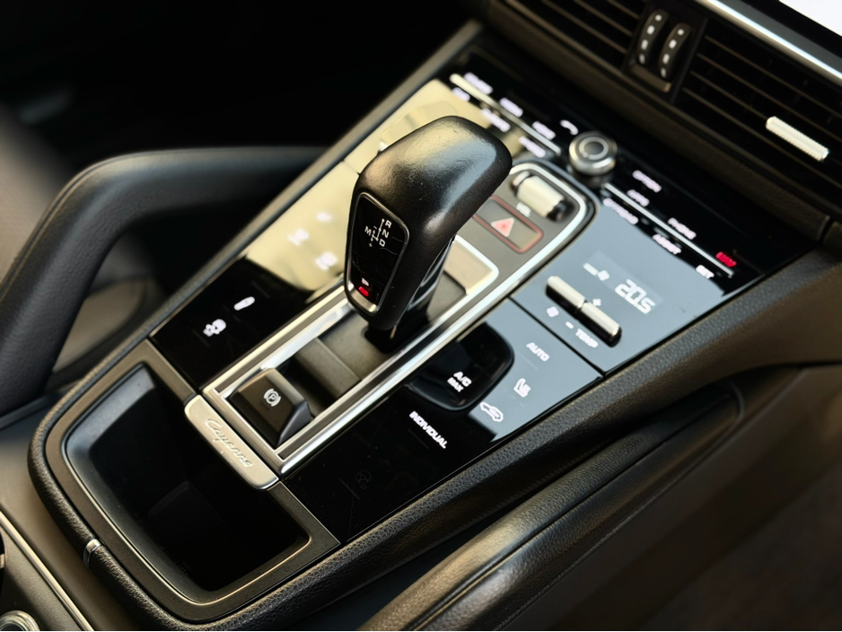 2020 Porsche Cayenne - image 12