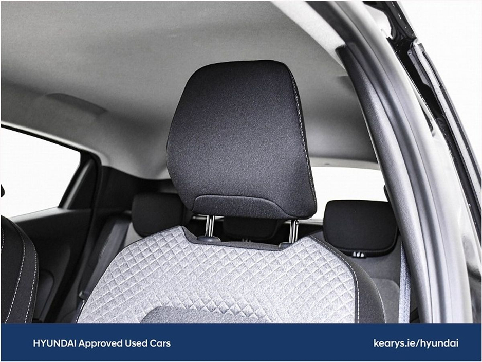 2025 Renault Clio - image 18