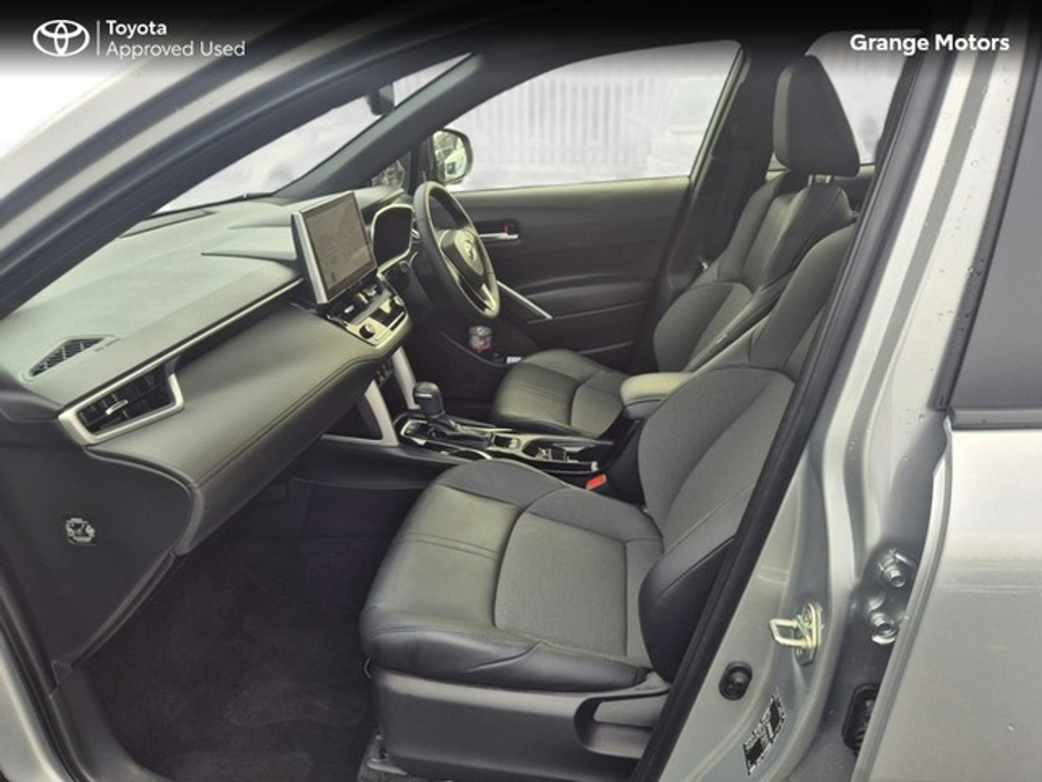 2025 Toyota Corolla Cross - image 6