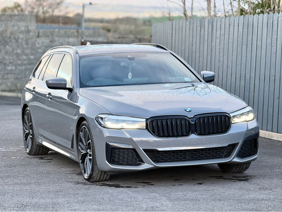 2022 BMW 5 Series - image 11