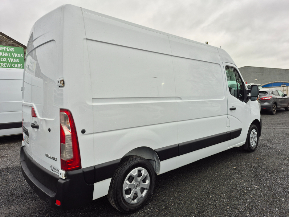 2022 Renault Master - image 6