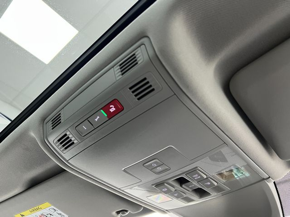 2023 Volkswagen Tiguan - image 38