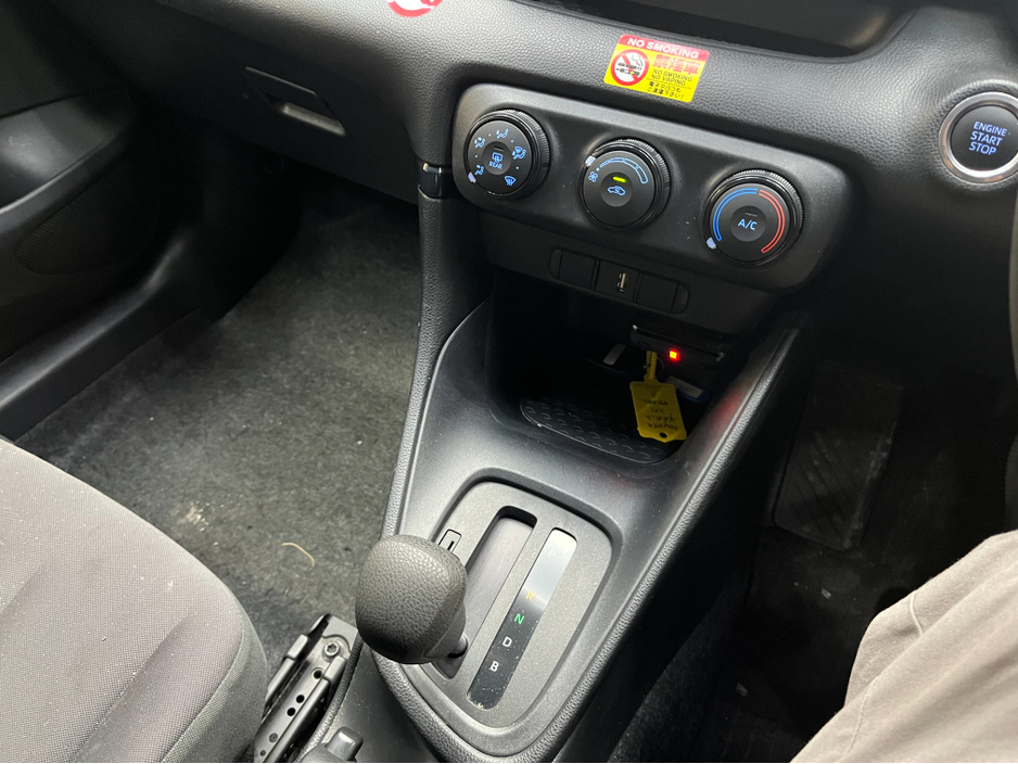 2020 Toyota Yaris - image 15