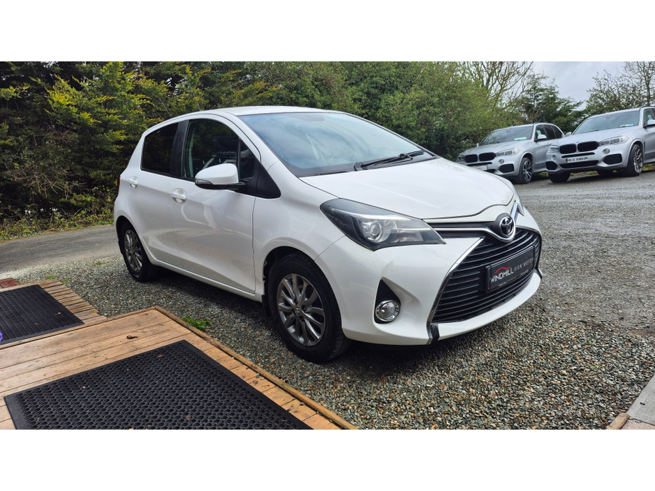2016 Toyota Vitz - image 2
