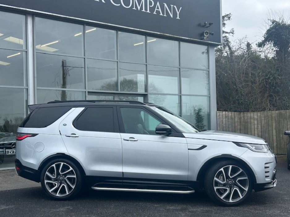 2024 Land Rover Discovery - image 2