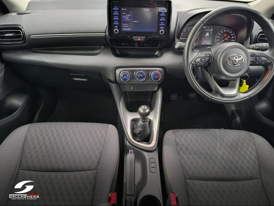 2024 Toyota Yaris (241) LUNA 1.5 PETROL IRISH CAR 1 OWNER €22,495