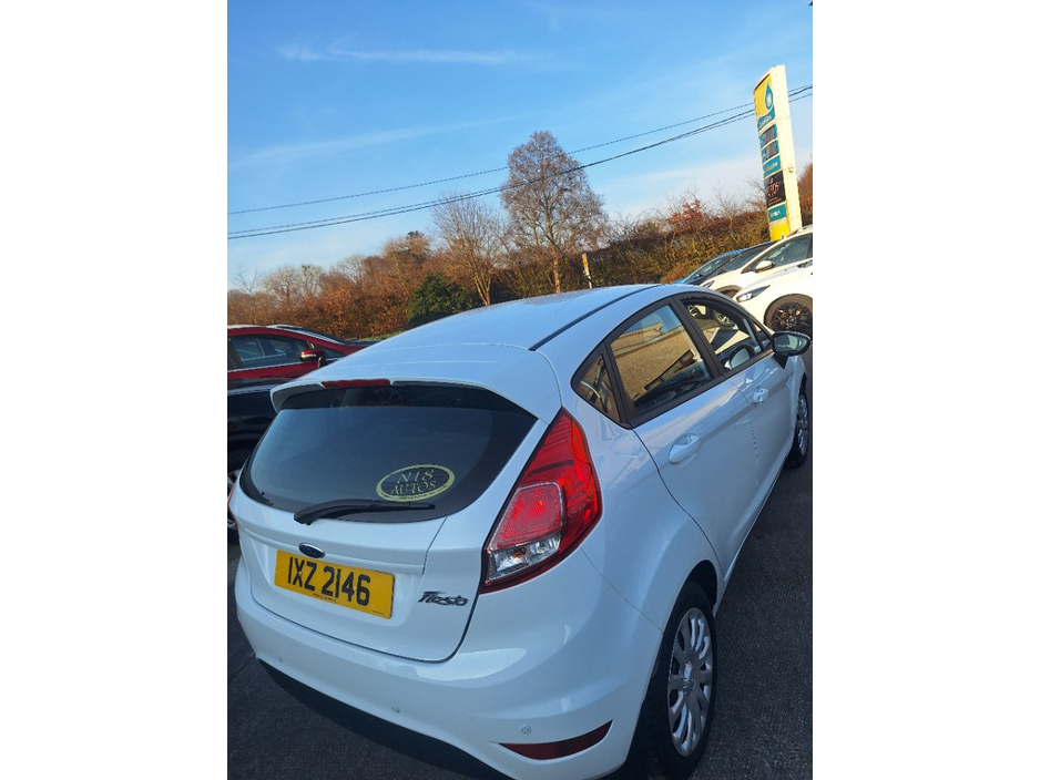 2015 Ford Fiesta - image 5