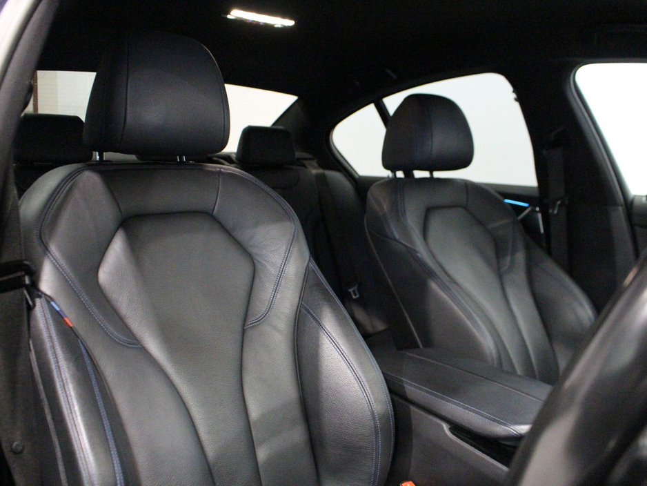 2021 BMW 5 Series - image 23