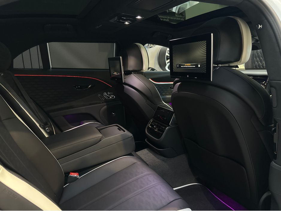 2025 Bentley Flying Spur - image 32