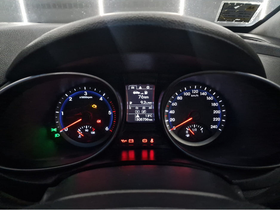 2014 Hyundai Santa Fe - image 12