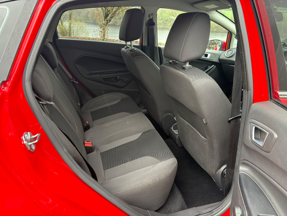 2016 Ford Fiesta - image 6