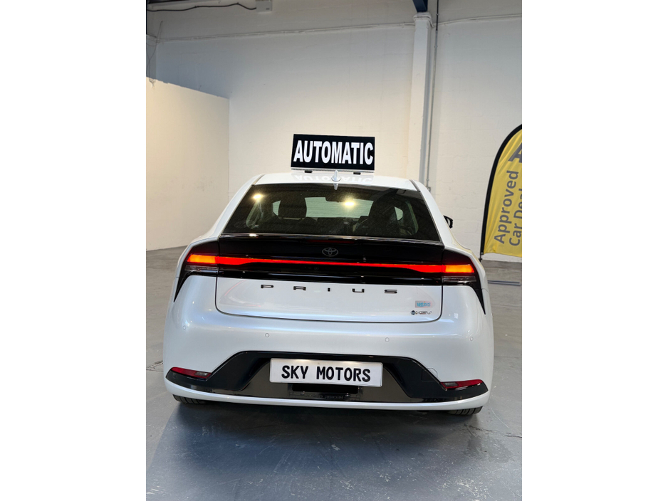 2023 Toyota Prius - image 9