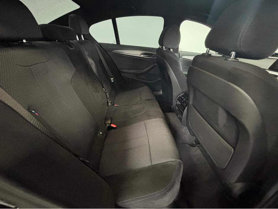 2020 BMW 5 Series - image 12