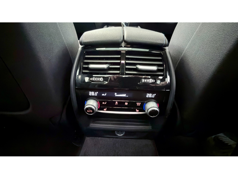 2018 BMW 5 Series - image 15