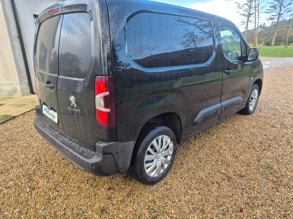 2021 Peugeot Partner - image 7