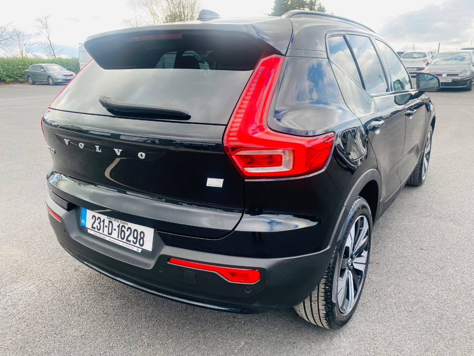 2023 Volvo XC40 - image 5