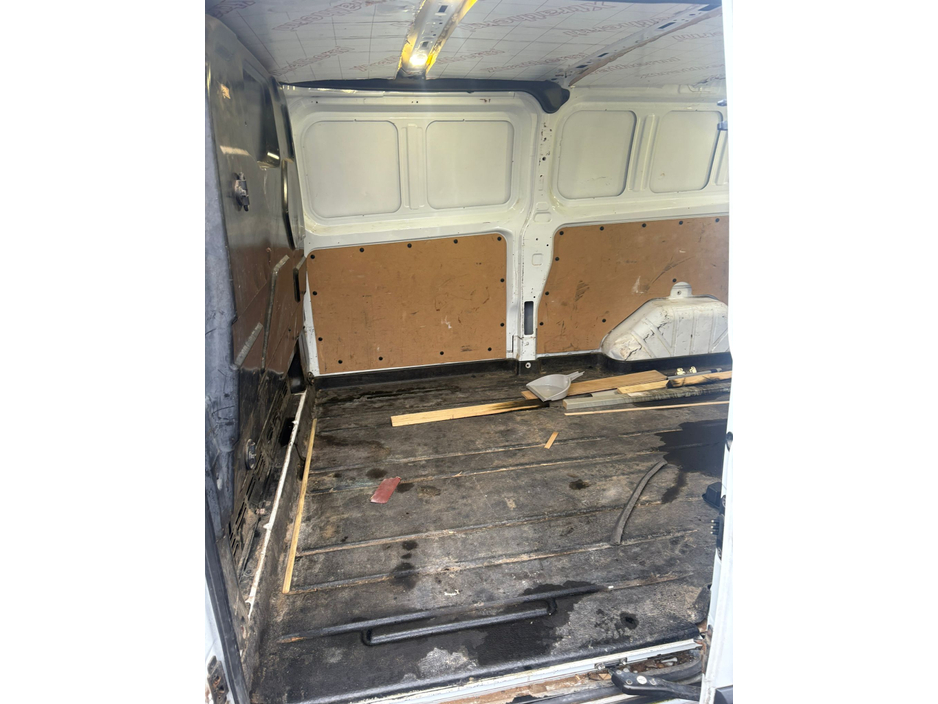 2015 Ford Transit Custom - image 8