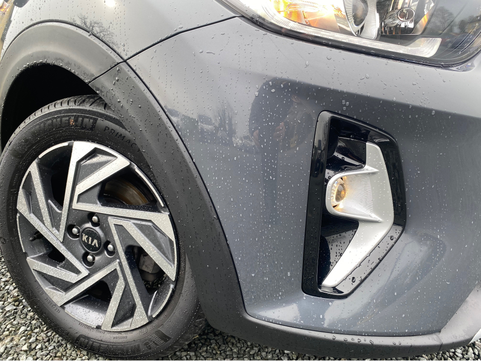 2021 Kia Stonic - image 5