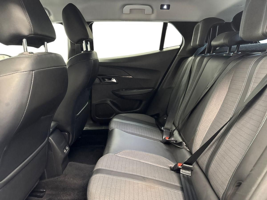 2021 Peugeot 2008 - image 10