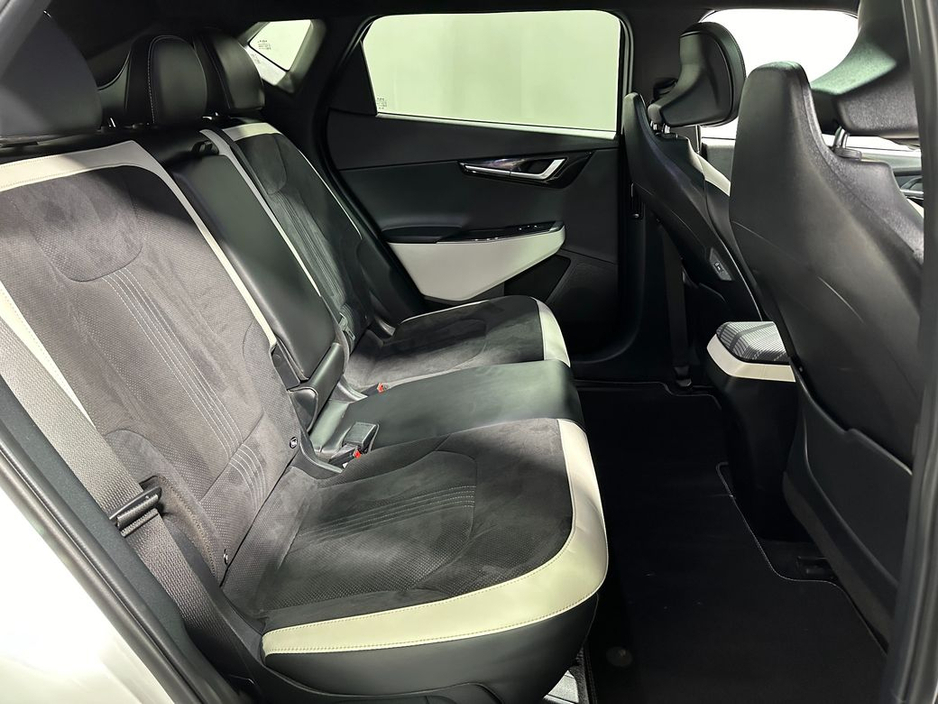 2022 Kia EV6 - image 12