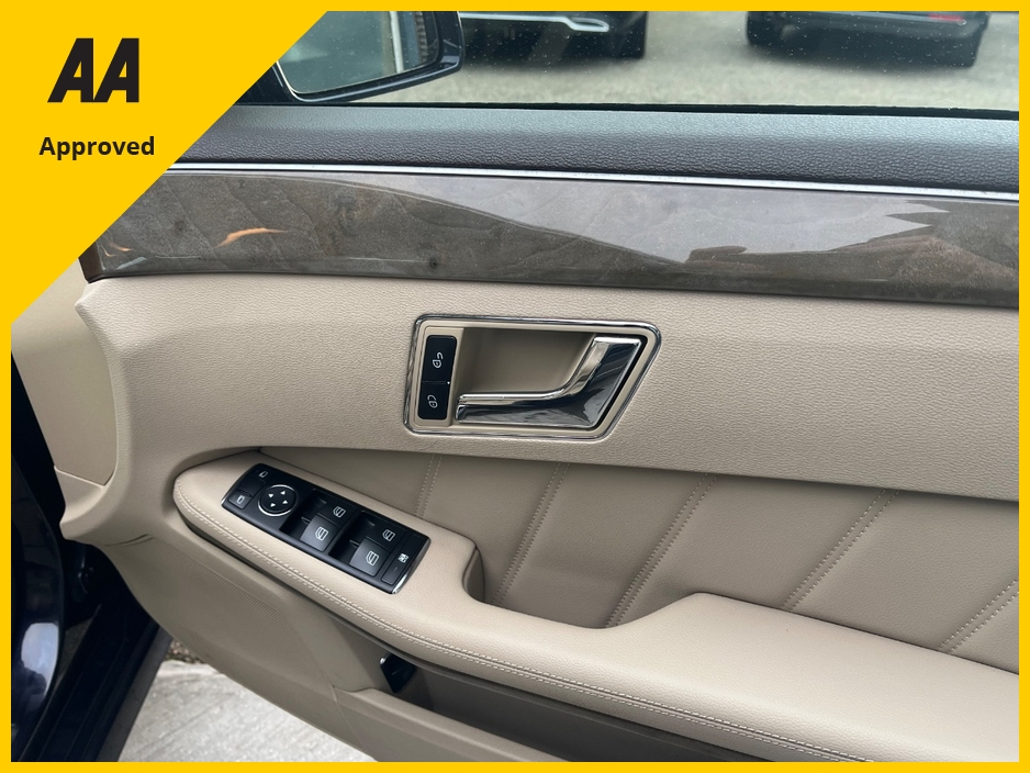 2010 Mercedes-Benz E Class - image 10