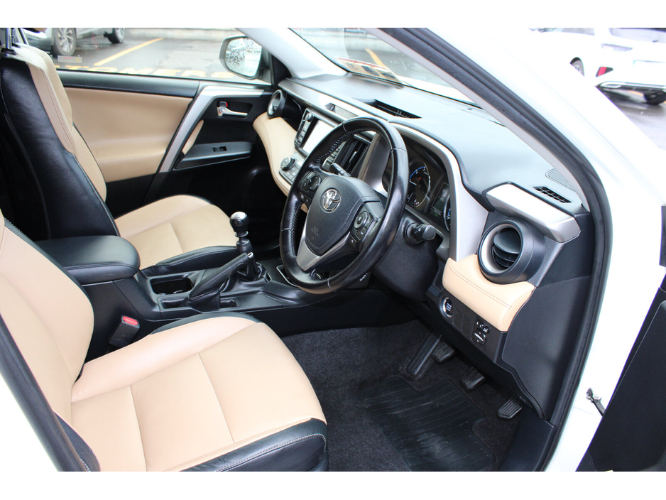 2017 Toyota Rav4 - image 13