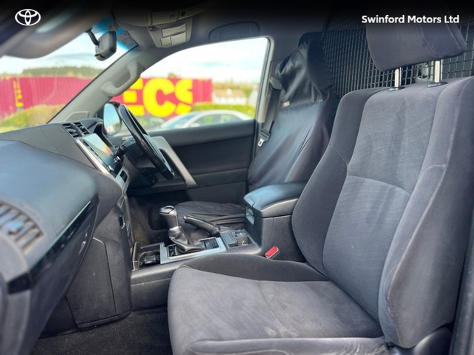 2023 Toyota Landcruiser - image 6