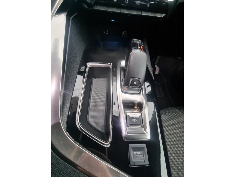 2018 Peugeot 5008 - image 15